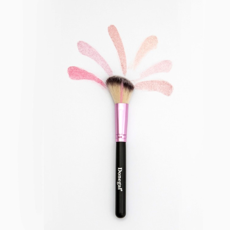 DONEGAL blush brush